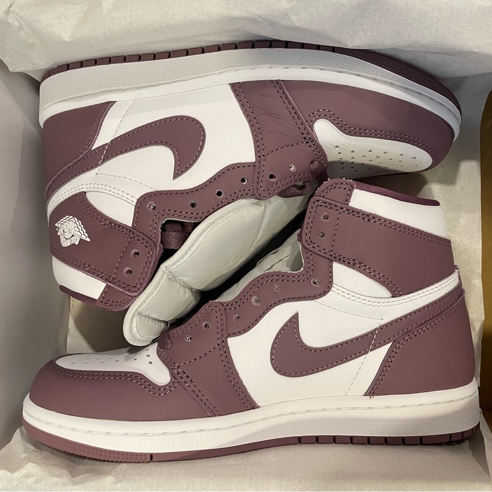 Jordan 1 Retro High OG in White and Mauve NEW